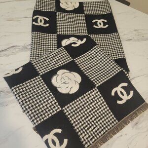 CHANEL reversible scarf